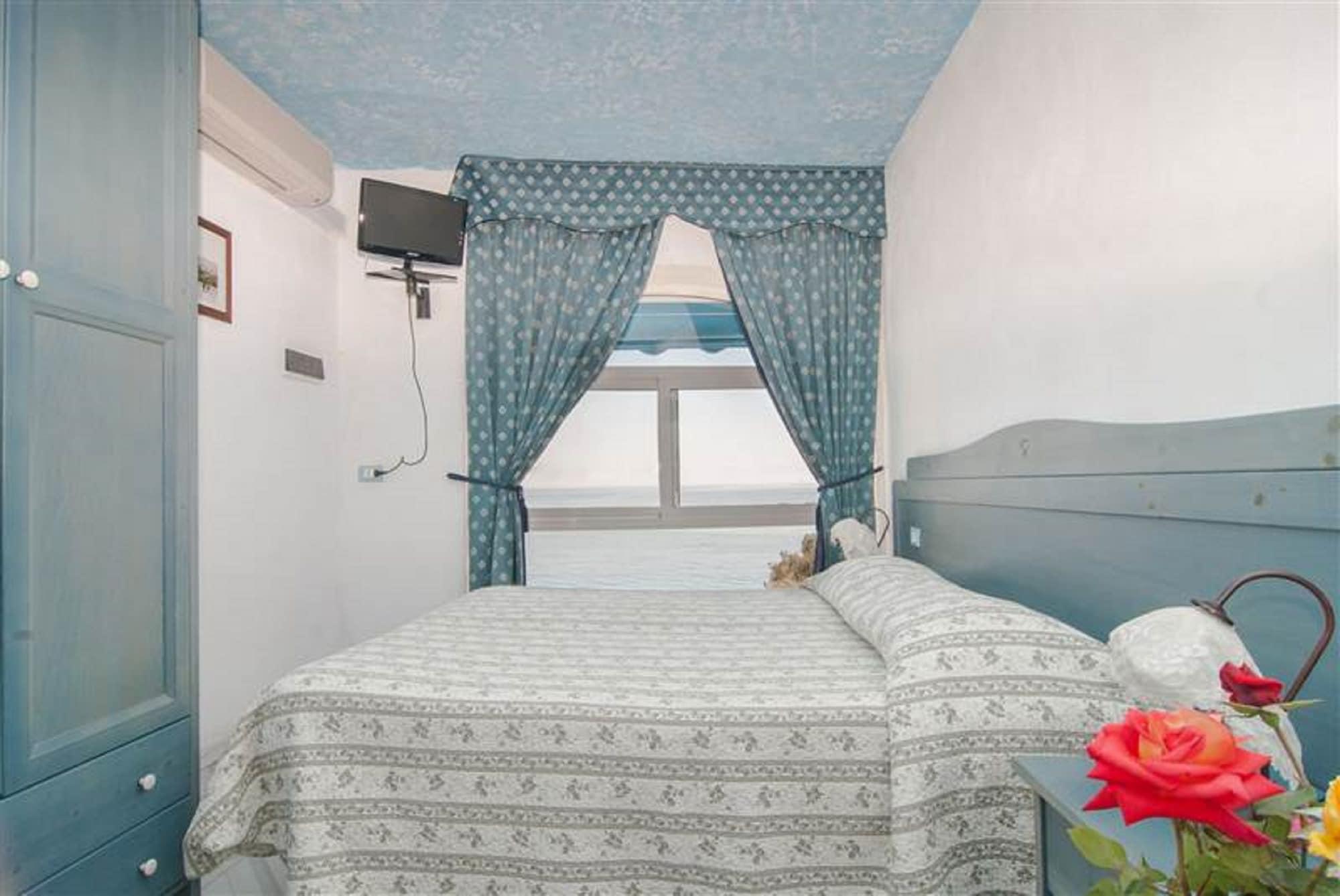 Hotel La Ninfea อีสเกีย ภายนอก รูปภาพ
