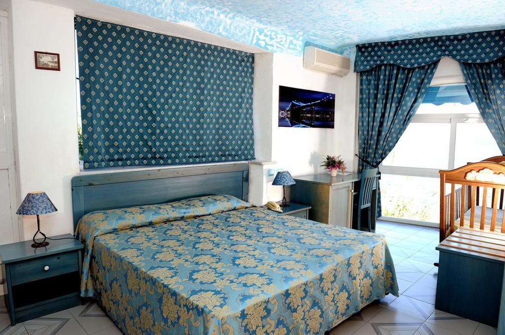 Hotel La Ninfea อีสเกีย ภายนอก รูปภาพ