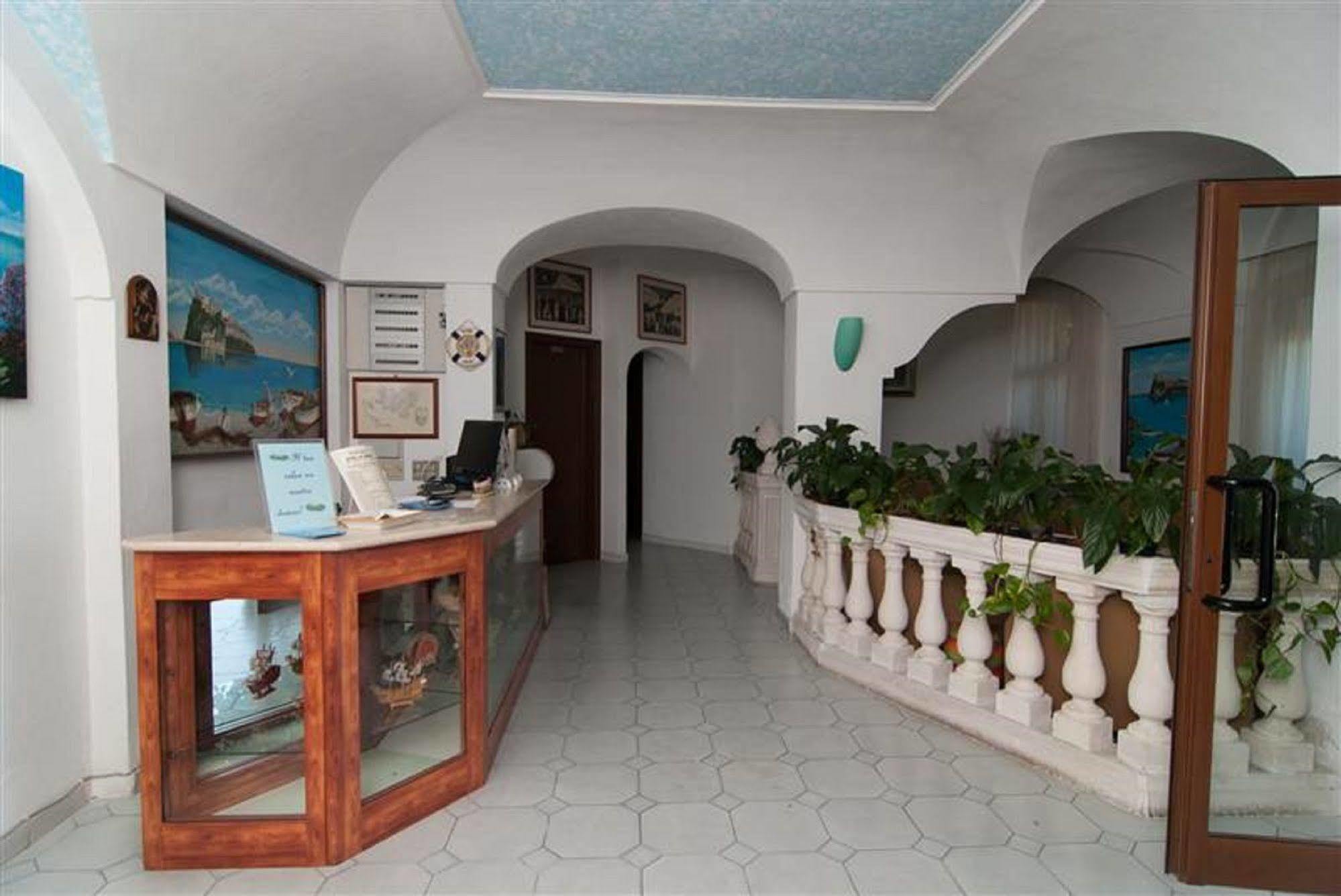 Hotel La Ninfea อีสเกีย ภายนอก รูปภาพ