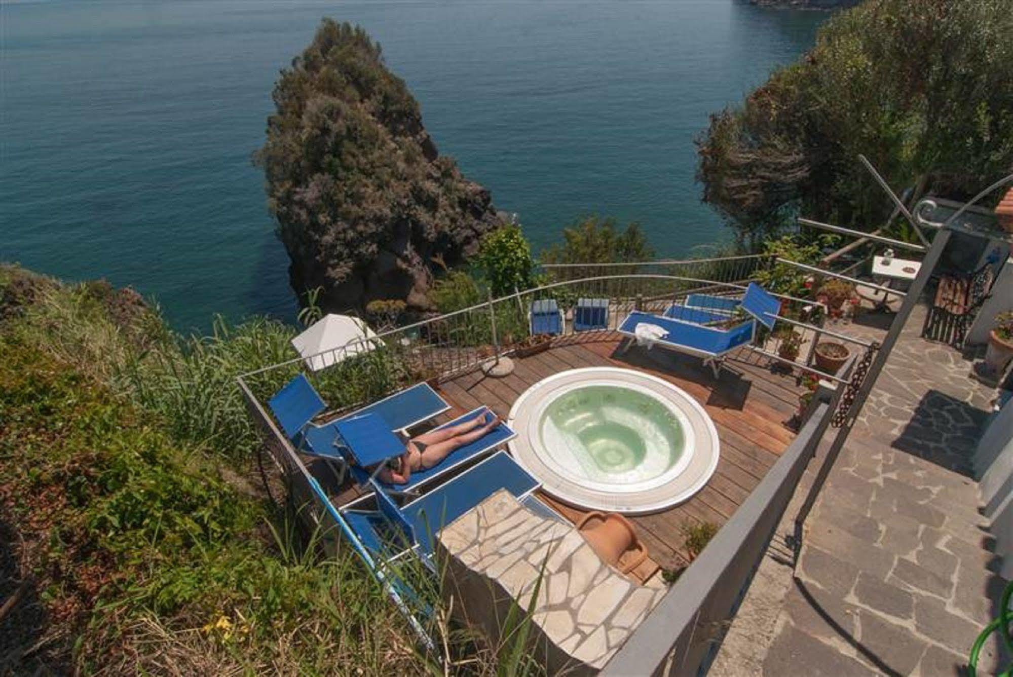 Hotel La Ninfea อีสเกีย ภายนอก รูปภาพ